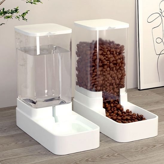 Distributeur croquettes chat moderne et esthetique